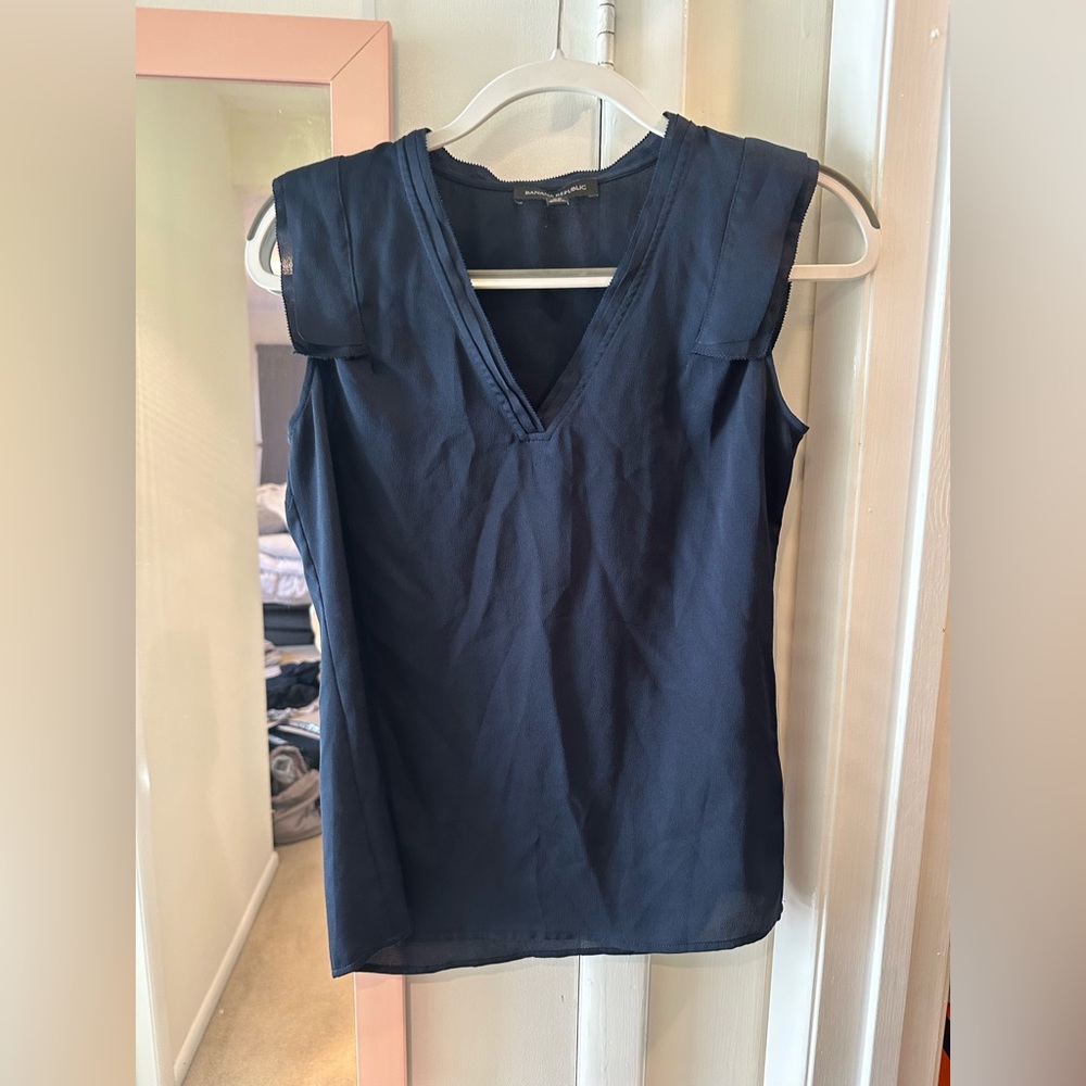 Banana republic sleeveless top navy